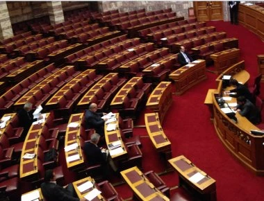 Απρόοπτο στη Βουλή - Χάλασαν τα μικρόφωνα και διεκόπη η συνεδρίαση για τη Novartis (βίντεο)